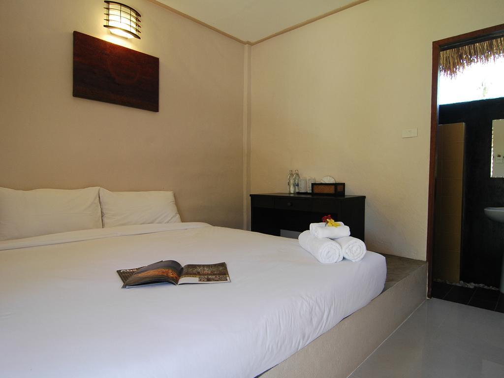 Hutcha Resort Menam-part Kültér fotó